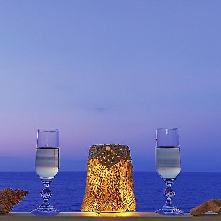 Amazing Beachfront Apartment In Hersonissos Exteriér fotografie