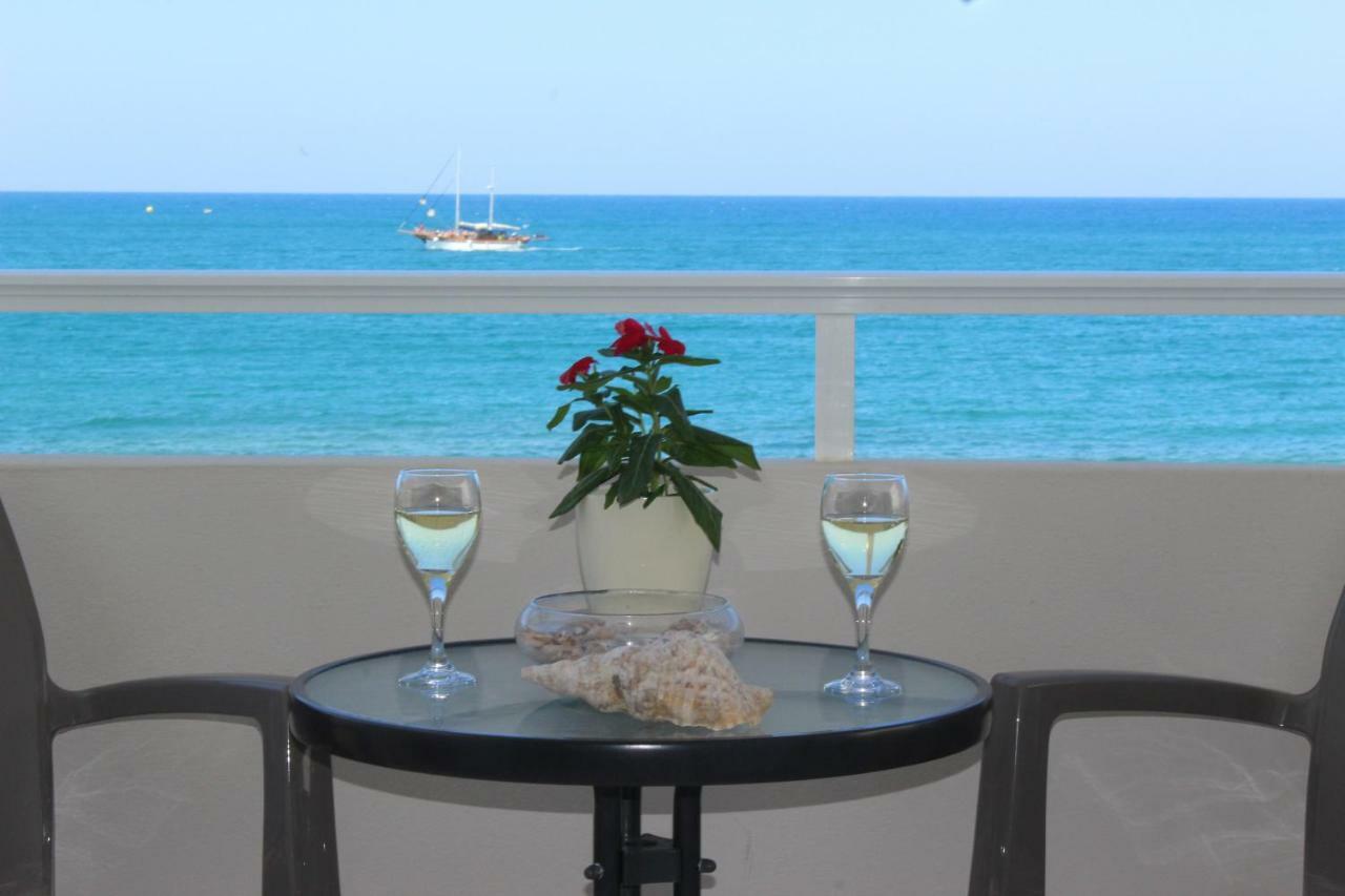 Amazing Beachfront Apartment In Hersonissos Exteriér fotografie